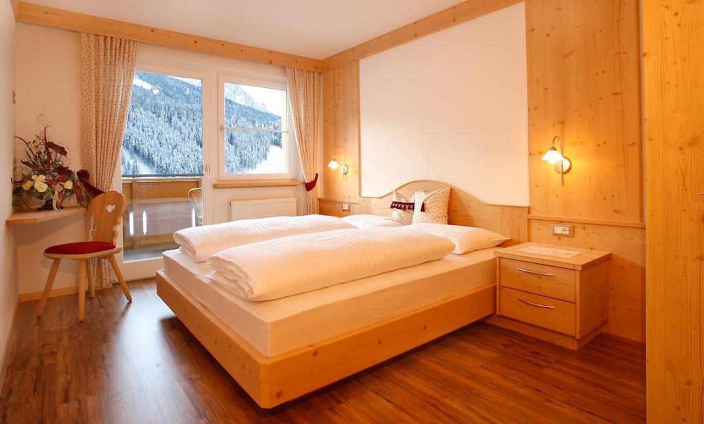 Apartments Antines Selva di Val Gardena Pokoj fotografie